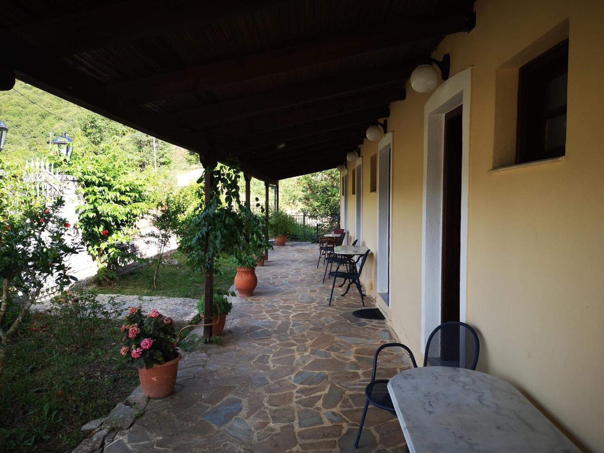 2 Alonia Hotel Anatoliki Frangista Bagian luar foto