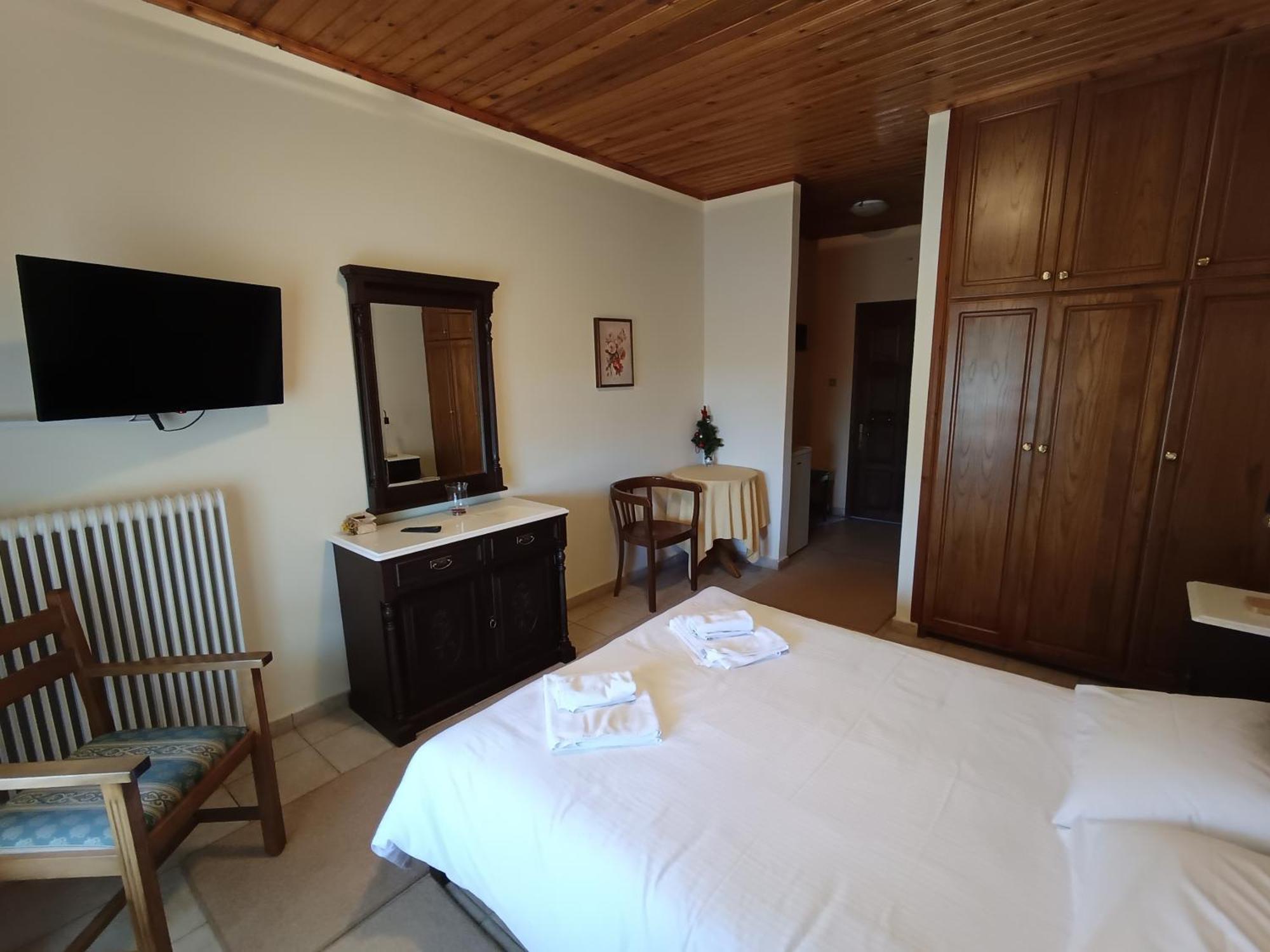 2 Alonia Hotel Anatoliki Frangista Ruang foto